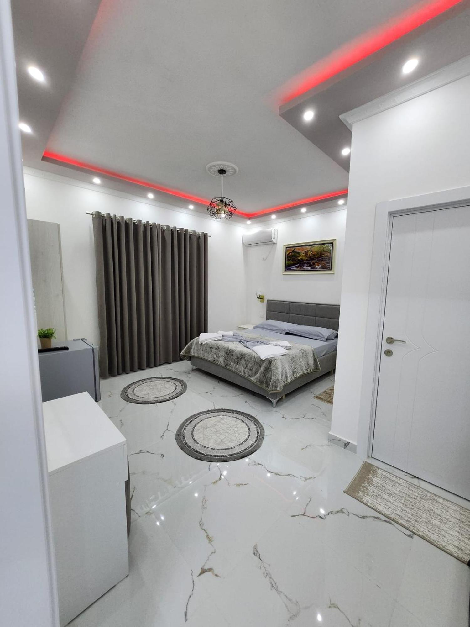 Hotel Casa Vacanze Shiroke Bagian luar foto
