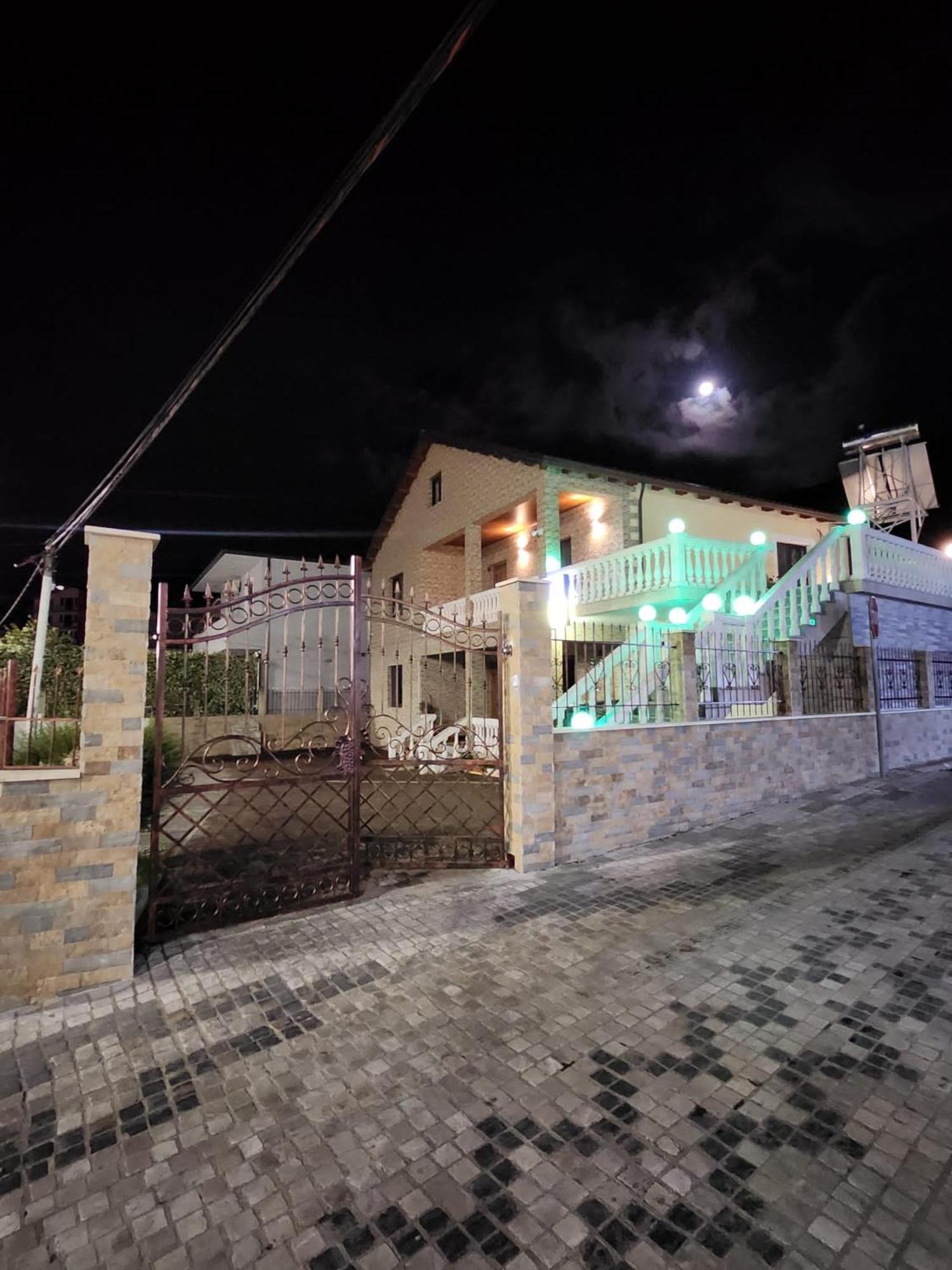 Hotel Casa Vacanze Shiroke Bagian luar foto
