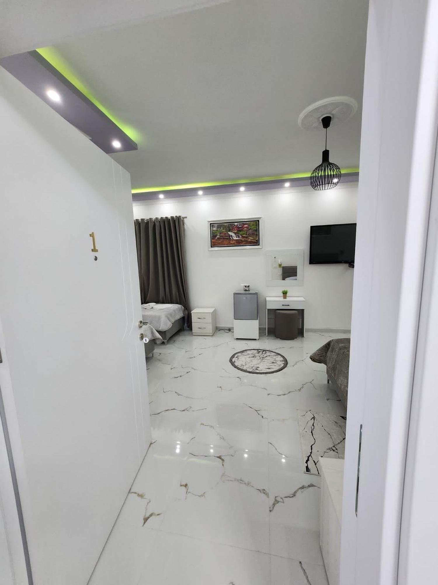 Hotel Casa Vacanze Shiroke Bagian luar foto