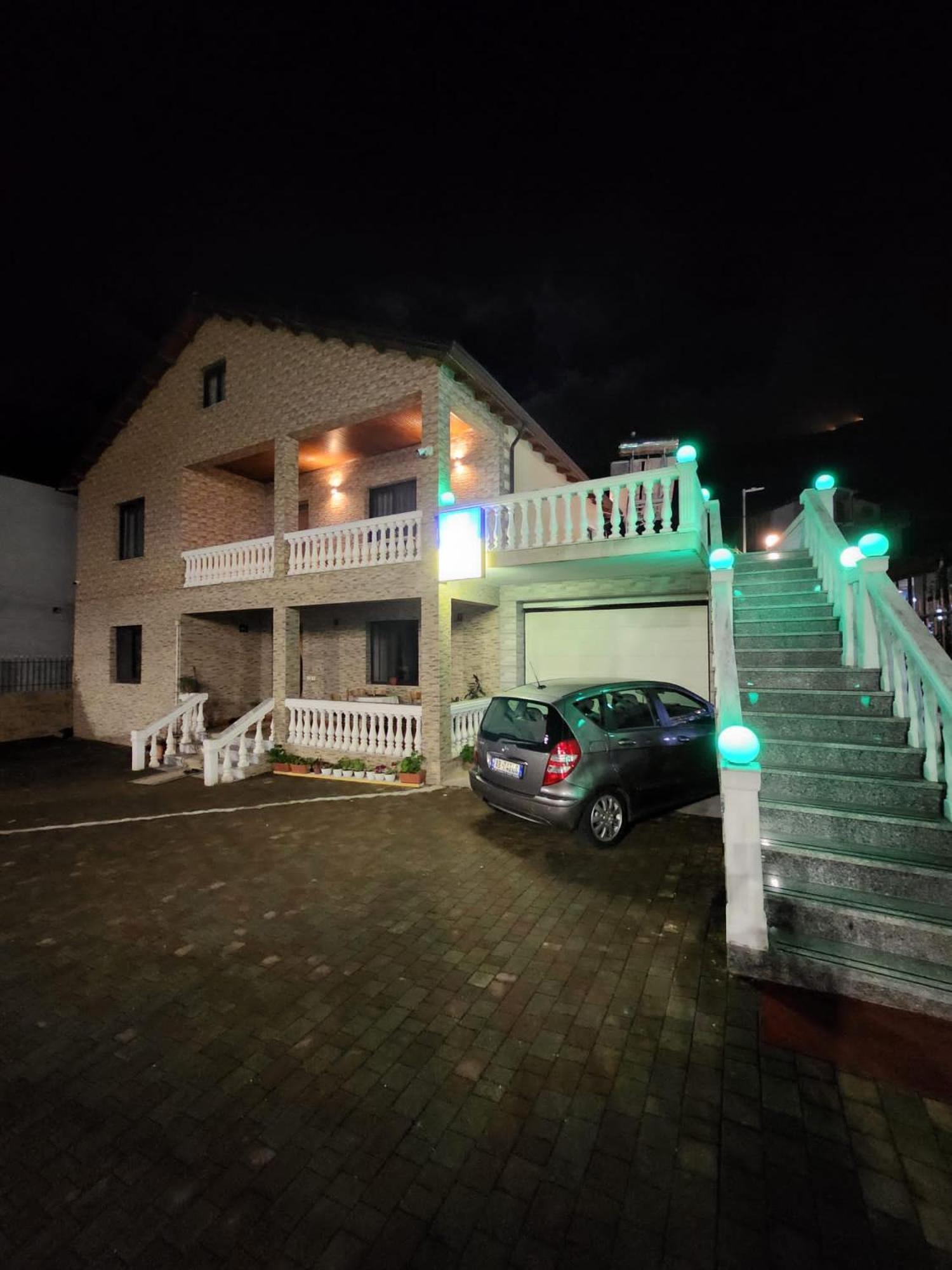 Hotel Casa Vacanze Shiroke Bagian luar foto