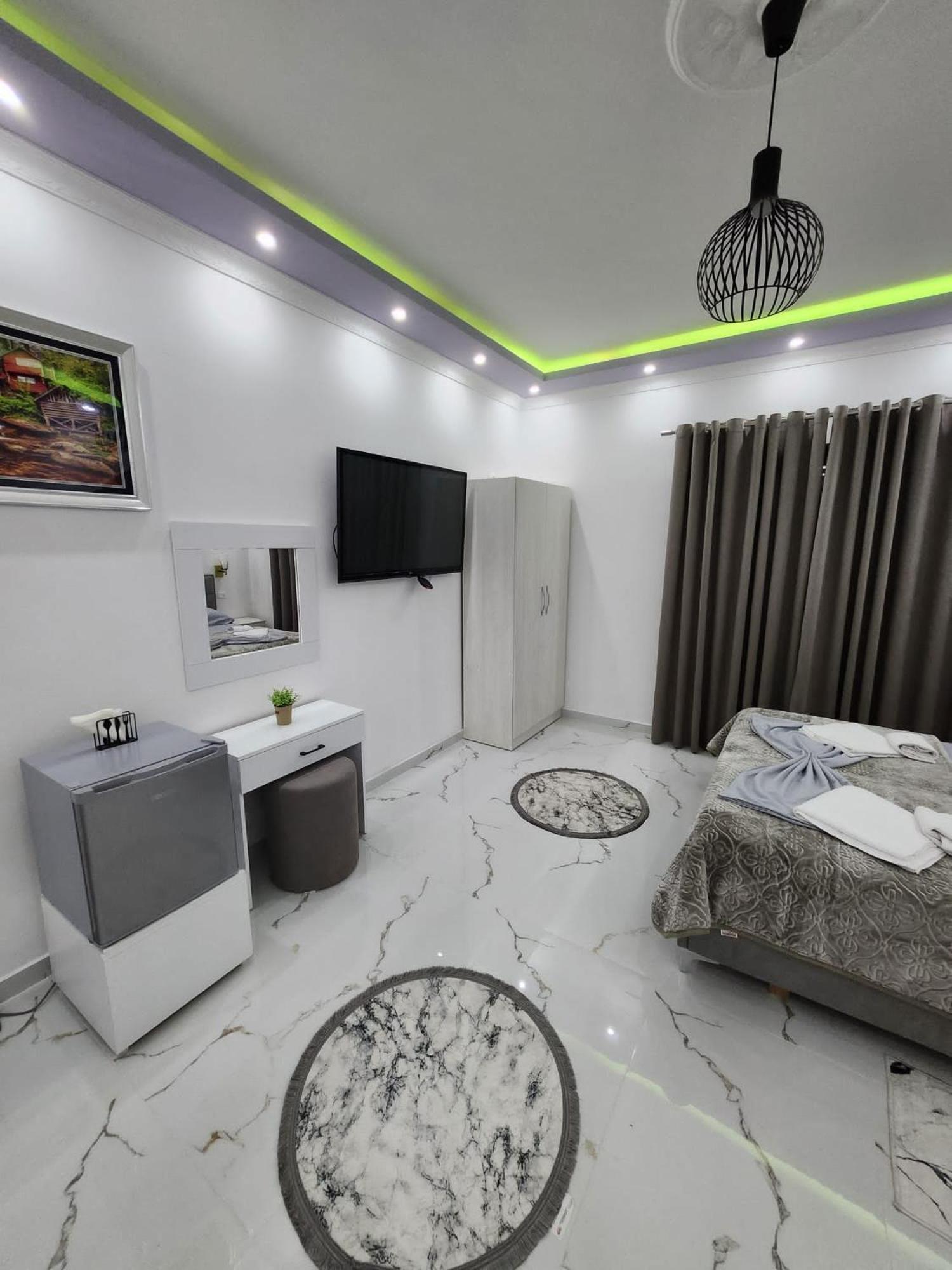 Hotel Casa Vacanze Shiroke Bagian luar foto