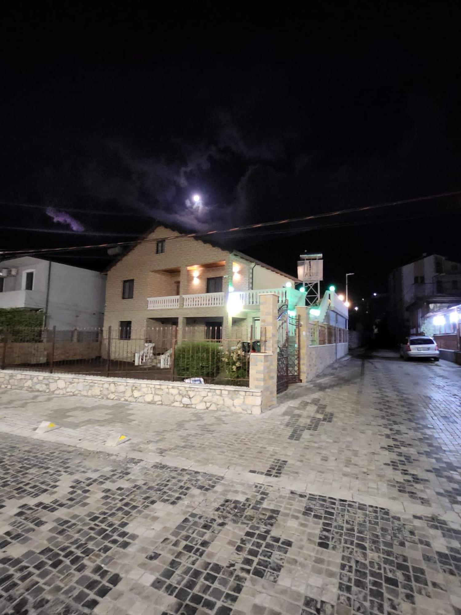 Hotel Casa Vacanze Shiroke Bagian luar foto