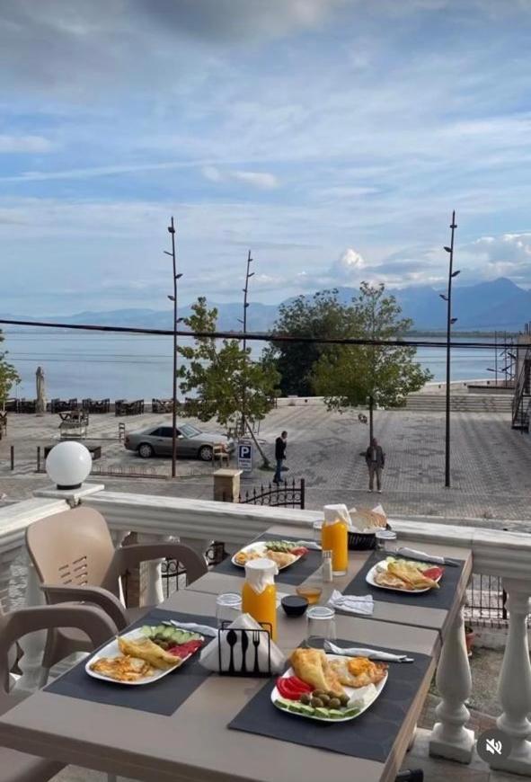 Hotel Casa Vacanze Shiroke Bagian luar foto